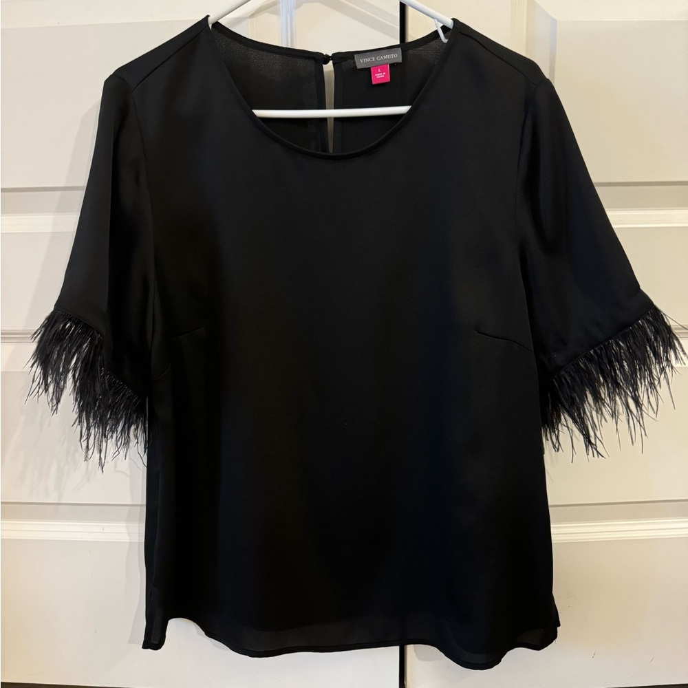Fabulous Vince Camuto fringe short sleeve fun top